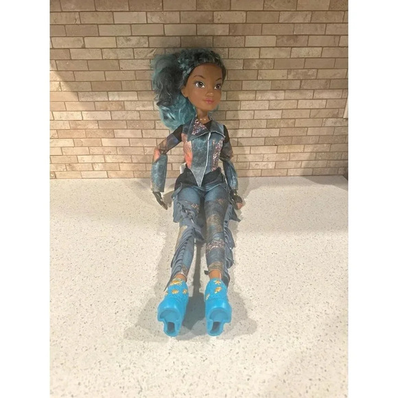 Disney Descendants 2 Uma Jumbo 28” Isle Of The Lost Posable Doll HTF LARGE #35 - Picture 1 of 4